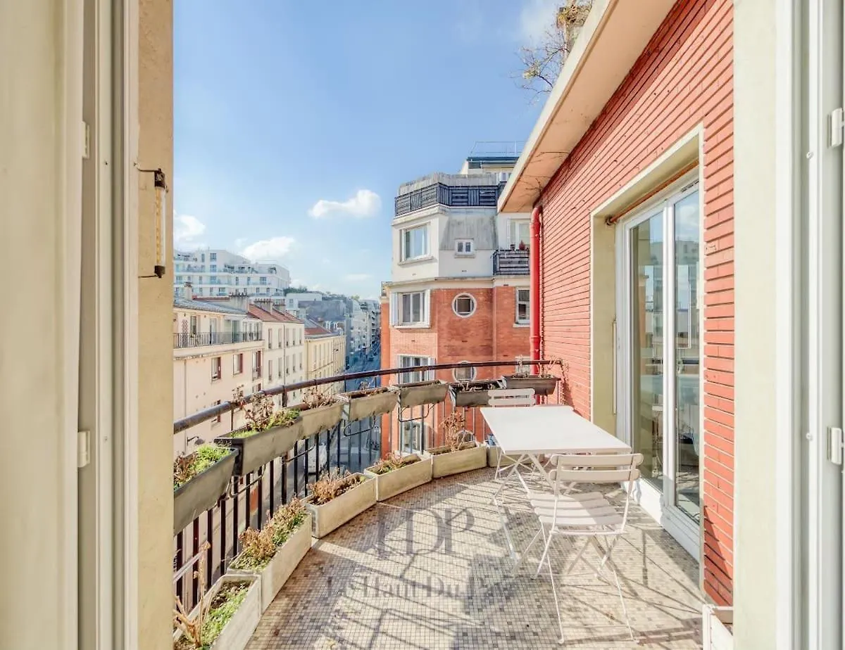 Superbe Avec Terrasse Dans Un Partage Dans Le Centre De París